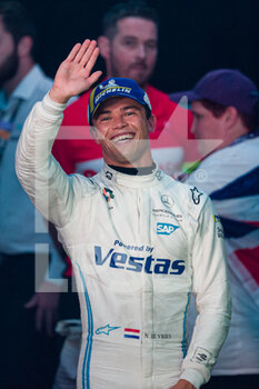 2022-07-30 - DE VRIES Nyck (nld), Mercedes-EQ Silver Arrow 02, portrait podium during the 2022 London ePrix, 9th meeting of the 2021-22 ABB FIA Formula E World Championship, on the ExCeL London from July 30 to 31, in London, United Kingdom - AUTO - 2022 FORMULA E LONDON EPRIX - FORMULA E - MOTORS