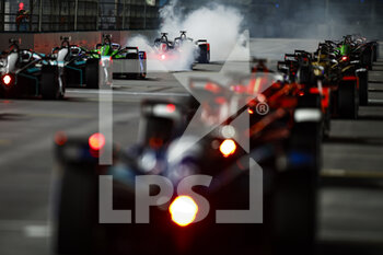 2022-07-30 - depart start ambiance during the 2022 London ePrix, 9th meeting of the 2021-22 ABB FIA Formula E World Championship, on the ExCeL London from July 30 to 31, in London, United Kingdom - AUTO - 2022 FORMULA E LONDON EPRIX - FORMULA E - MOTORS