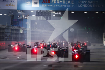 2022-07-30 - depart start during the 2022 London ePrix, 9th meeting of the 2021-22 ABB FIA Formula E World Championship, on the ExCeL London from July 30 to 31, in London, United Kingdom - AUTO - 2022 FORMULA E LONDON EPRIX - FORMULA E - MOTORS