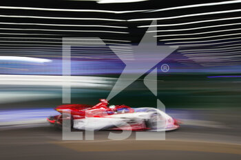 2022-07-30 - 99 GIOVINAZZI Antonio (ita), Dragon / Penske Autosport, Penske EV-5, action during the 2022 London ePrix, 9th meeting of the 2021-22 ABB FIA Formula E World Championship, on the ExCeL London from July 30 to 31, in London, United Kingdom - AUTO - 2022 FORMULA E LONDON EPRIX - FORMULA E - MOTORS