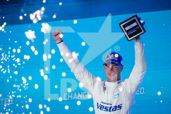 2022-07-30 - VANDOORNE Stoffel (bel), Mercedes-EQ Silver Arrow 02, portrait podium grid during the 2022 London ePrix, 9th meeting of the 2021-22 ABB FIA Formula E World Championship, on the ExCeL London from July 30 to 31, in London, United Kingdom - AUTO - 2022 FORMULA E LONDON EPRIX - FORMULA E - MOTORS