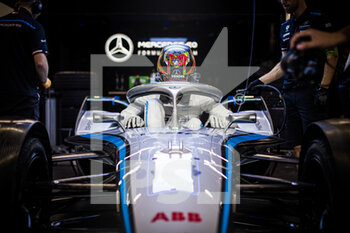 31/07/2022 - VANDOORNE Stoffel (bel), Mercedes-EQ Silver Arrow 02, portrait cockpit garage, box during the 2022 London ePrix, 9th meeting of the 2021-22 ABB FIA Formula E World Championship, on the ExCeL London from July 30 to 31, in London, United Kingdom - AUTO - 2022 FORMULA E LONDON EPRIX - FORMULA E - MOTORI