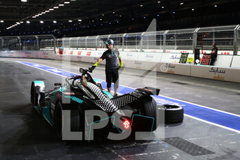 31/07/2022 - 10 BIRD Sam (gbr), Jaguar TCS Racing, Jaguar I-Type 5, action during the 2022 London ePrix, 9th meeting of the 2021-22 ABB FIA Formula E World Championship, on the ExCeL London from July 30 to 31, in London, United Kingdom - AUTO - 2022 FORMULA E LONDON EPRIX - FORMULA E - MOTORI
