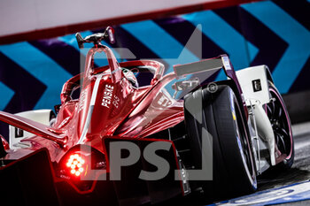 2022-07-31 - 99 GIOVINAZZI Antonio (ita), Dragon / Penske Autosport, Penske EV-5, action during the 2022 London ePrix, 9th meeting of the 2021-22 ABB FIA Formula E World Championship, on the ExCeL London from July 30 to 31, in London, United Kingdom - AUTO - 2022 FORMULA E LONDON EPRIX - FORMULA E - MOTORS