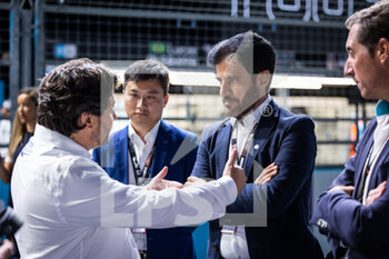 31/07/2022 - BEN SULAYEM Mohammed (uae), President of the FIA, portrait, Ignacio Calcedo Iparraguirre, Event Director, portrait, BERTRAND Frédéric, Directeur Formula E & Innovative Sport Activities, FIA, portrait during the 2022 London ePrix, 9th meeting of the 2021-22 ABB FIA Formula E World Championship, on the ExCeL London from July 30 to 31, in London, United Kingdom - AUTO - 2022 FORMULA E LONDON EPRIX - FORMULA E - MOTORI