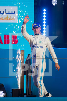 2022-07-31 - DE VRIES Nyck (nld), Mercedes-EQ Silver Arrow 02, portrait podium during the 2022 London ePrix, 9th meeting of the 2021-22 ABB FIA Formula E World Championship, on the ExCeL London from July 30 to 31, in London, United Kingdom - AUTO - 2022 FORMULA E LONDON EPRIX - FORMULA E - MOTORS