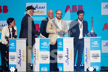 2022-07-31 - SWEDJEMARK Theodor, Chief Communications and Sustainability Officer, ABB podium during the 2022 London ePrix, 9th meeting of the 2021-22 ABB FIA Formula E World Championship, on the ExCeL London from July 30 to 31, in London, United Kingdom - AUTO - 2022 FORMULA E LONDON EPRIX - FORMULA E - MOTORS