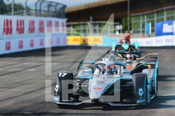 2022-07-31 - 17 DE VRIES Nyck (nld), Mercedes-EQ Silver Arrow 02, action 13 DA COSTA Antonio Felix (por), DS Techeetah, DS E-Tense FE21, action during the 2022 London ePrix, 9th meeting of the 2021-22 ABB FIA Formula E World Championship, on the ExCeL London from July 30 to 31, in London, United Kingdom - AUTO - 2022 FORMULA E LONDON EPRIX - FORMULA E - MOTORS