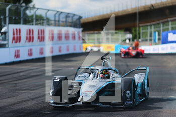 2022-07-31 - 05 VANDOORNE Stoffel (bel), Mercedes-EQ Silver Arrow 02, action during the 2022 London ePrix, 9th meeting of the 2021-22 ABB FIA Formula E World Championship, on the ExCeL London from July 30 to 31, in London, United Kingdom - AUTO - 2022 FORMULA E LONDON EPRIX - FORMULA E - MOTORS