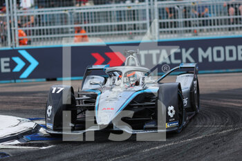 2022-07-31 - 17 DE VRIES Nyck (nld), Mercedes-EQ Silver Arrow 02, action during the 2022 London ePrix, 9th meeting of the 2021-22 ABB FIA Formula E World Championship, on the ExCeL London from July 30 to 31, in London, United Kingdom - AUTO - 2022 FORMULA E LONDON EPRIX - FORMULA E - MOTORS