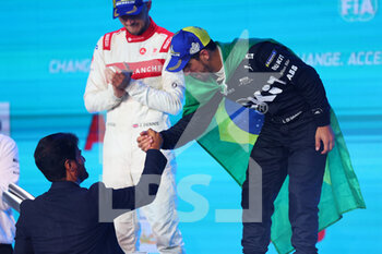 31/07/2022 - BEN SULAYEM Mohammed (uae), President of the FIA, portrait and DI GRASSI Lucas (bra), ROKiT Venturi Racing, Mercedes-EQ Silver Arrow 02, portrait podium during the 2022 London ePrix, 9th meeting of the 2021-22 ABB FIA Formula E World Championship, on the ExCeL London from July 30 to 31, in London, United Kingdom - AUTO - 2022 FORMULA E LONDON EPRIX - FORMULA E - MOTORI