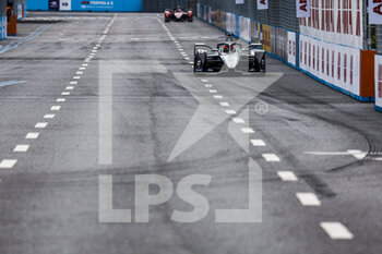 2022-08-13 - 17 De Vries Nyck (nld), Mercedes-EQ Silver Arrow 02, action during the 2022 Seoul ePrix, 10th meeting of the 2021-22 ABB FIA Formula E World Championship, on the Seoul Street Circuit from August 12 to 14, in Seoul, South Korea - AUTO - 2022 FORMULA E SEOUL EPRIX - FORMULA E - MOTORS