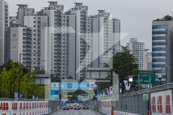 2022-08-13 - Start of the race, 30 Rowland Oliver (gbr), Mahindra Racing, Mahindra M7Electro, 11 Di Grassi Lucas (bra), ROKiT Venturi Racing, Mercedes-EQ Silver Arrow 02, action during the 2022 Seoul ePrix, 10th meeting of the 2021-22 ABB FIA Formula E World Championship, on the Seoul Street Circuit from August 12 to 14, in Seoul, South Korea - AUTO - 2022 FORMULA E SEOUL EPRIX - FORMULA E - MOTORS