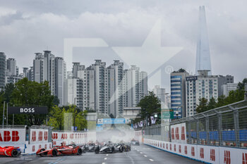 2022-08-13 - Start of the race, 17 De Vries Nyck (nld), Mercedes-EQ Silver Arrow 02, action during the 2022 Seoul ePrix, 10th meeting of the 2021-22 ABB FIA Formula E World Championship, on the Seoul Street Circuit from August 12 to 14, in Seoul, South Korea - AUTO - 2022 FORMULA E SEOUL EPRIX - FORMULA E - MOTORS