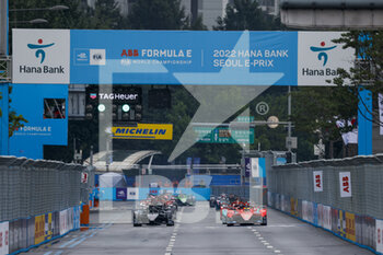 2022-08-13 - Starting grid, 11 Di Grassi Lucas (bra), ROKiT Venturi Racing, Mercedes-EQ Silver Arrow 02, 30 Rowland Oliver (gbr), Mahindra Racing, Mahindra M7Electro, action during the 2022 Seoul ePrix, 10th meeting of the 2021-22 ABB FIA Formula E World Championship, on the Seoul Street Circuit from August 12 to 14, in Seoul, South Korea - AUTO - 2022 FORMULA E SEOUL EPRIX - FORMULA E - MOTORS