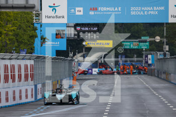 2022-08-13 - 10 Nato Norman (fra), Jaguar TCS Racing, Jaguar I-Type 5, returning to the pit after 1st lap crash during the 2022 Seoul ePrix, 10th meeting of the 2021-22 ABB FIA Formula E World Championship, on the Seoul Street Circuit from August 12 to 14, in Seoul, South Korea - AUTO - 2022 FORMULA E SEOUL EPRIX - FORMULA E - MOTORS
