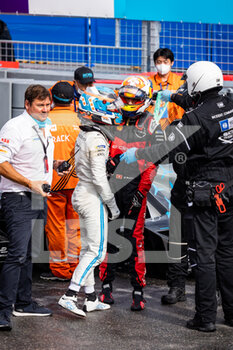 2022-08-13 - Crash, accident at the first lap of the race for 23 BUEMI Sébastien (swi), Nissan e.dams, Nissan IM03, action 17 DE VRIES Nyck (nld), Mercedes-EQ Silver Arrow 02, action during the 2022 Seoul ePrix, 10th meeting of the 2021-22 ABB FIA Formula E World Championship, on the Seoul Street Circuit from August 12 to 14, in Seoul, South Korea - AUTO - 2022 FORMULA E SEOUL EPRIX - FORMULA E - MOTORS