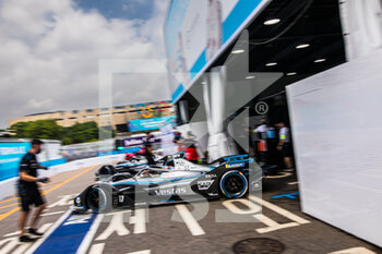 2022-08-14 - 17 DE VRIES Nyck (nld), Mercedes-EQ Silver Arrow 02, ambiance during the 2022 Seoul ePrix, 10th meeting of the 2021-22 ABB FIA Formula E World Championship, on the Seoul Street Circuit from August 12 to 14, in Seoul, South Korea - AUTO - 2022 FORMULA E SEOUL EPRIX - FORMULA E - MOTORS