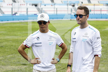 2022-08-14 - DE VRIES Nyck (nld), Mercedes-EQ Silver Arrow 02, portrait VANDOORNE Stoffel (bel), Mercedes-EQ Silver Arrow 02, portrait during the 2022 Seoul ePrix, 10th meeting of the 2021-22 ABB FIA Formula E World Championship, on the Seoul Street Circuit from August 12 to 14, in Seoul, South Korea - AUTO - 2022 FORMULA E SEOUL EPRIX - FORMULA E - MOTORS