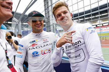 2022-08-14 - Evans Mitch (nzl), Jaguar TCS Racing, Jaguar I-Type 5, Cassidy Nick (nzl), Envision Racing, Audi e-tron FE07, portrait on the grid during the 2022 Seoul ePrix, 10th meeting of the 2021-22 ABB FIA Formula E World Championship, on the Seoul Street Circuit from August 12 to 14, in Seoul, South Korea - AUTO - 2022 FORMULA E SEOUL EPRIX - FORMULA E - MOTORS