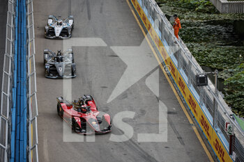 2022-08-14 - 22 GUNTHER Maximilian (ger), Nissan e.dams, Nissan IM03, action 94 WEHRLEIN Pascal (ger), TAG Heuer Porsche Formula E Team, Porsche 99X Electric, action 17 DE VRIES Nyck (nld), Mercedes-EQ Silver Arrow 02, action during the 2022 Seoul ePrix, 10th meeting of the 2021-22 ABB FIA Formula E World Championship, on the Seoul Street Circuit from August 12 to 14, in Seoul, South Korea - AUTO - 2022 FORMULA E SEOUL EPRIX - FORMULA E - MOTORS