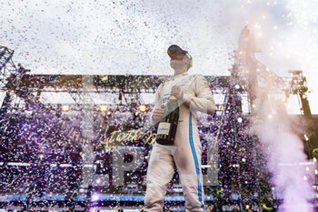 2022-08-14 - Vandoorne Stoffel (bel), Mercedes-EQ Silver Arrow 02, portrait on the podium during the 2022 Seoul ePrix, 10th meeting of the 2021-22 ABB FIA Formula E World Championship, on the Seoul Street Circuit from August 12 to 14, in Seoul, South Korea - AUTO - 2022 FORMULA E SEOUL EPRIX - FORMULA E - MOTORS
