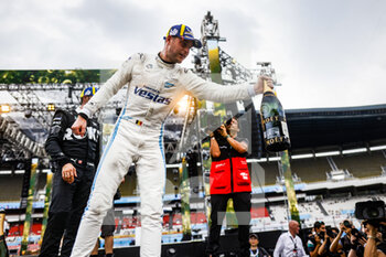 2022-08-14 - Vandoorne Stoffel (bel), Mercedes-EQ Silver Arrow 02, portrait on the podium during the 2022 Seoul ePrix, 10th meeting of the 2021-22 ABB FIA Formula E World Championship, on the Seoul Street Circuit from August 12 to 14, in Seoul, South Korea - AUTO - 2022 FORMULA E SEOUL EPRIX - FORMULA E - MOTORS