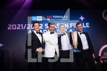 2022-08-14 - Team world championship for the Mercedes-Benz EQ Formula E Team, portrait 2021-2022 Season Finale Awards Gala during the 2022 Seoul ePrix, 10th meeting of the 2021-22 ABB FIA Formula E World Championship, on the Seoul Street Circuit from August 12 to 14, in Seoul, South Korea - AUTO - 2022 FORMULA E SEOUL EPRIX - FORMULA E - MOTORS
