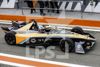 12/12/2022 - 05 HUGHES Jake (gbr), Neom McLaren Formula E Team, Spark-Nissan, Nissan e-4ORCE 04, action during the ABB FIA Formula E Valencia Testing 2022 on the Circuit Ricardo Tormo from December 13 to 16, 2022 in Cheste, Spain - AUTO - ABB FIA FORMULA E VALENCIA TESTING 2022 - FORMULA E - MOTORI