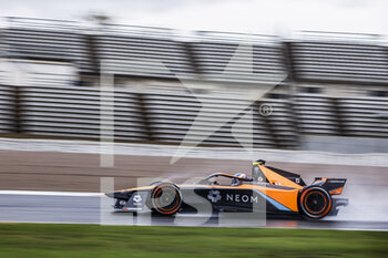 2022-12-13 - 05 HUGHES Jake (gbr), Neom McLaren Formula E Team, Spark-Nissan, Nissan e-4ORCE 04, action during the ABB FIA Formula E Valencia Testing 2022 on the Circuit Ricardo Tormo from December 13 to 16, 2022 in Cheste, Spain - AUTO - ABB FIA FORMULA E VALENCIA TESTING 2022 - FORMULA E - MOTORS