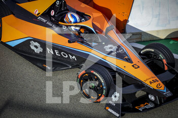 2022-12-14 - 05 HUGHES Jake (gbr), Neom McLaren Formula E Team, Spark-Nissan, Nissan e-4ORCE 04, action during the ABB FIA Formula E Valencia Testing 2022 on the Circuit Ricardo Tormo from December 13 to 16, 2022 in Cheste, Spain - AUTO - ABB FIA FORMULA E VALENCIA TESTING 2022 - FORMULA E - MOTORS