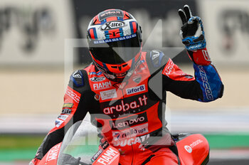 2022-09-03 - Michele Pirro Ita Aruba.it Racing Ducati greets the fans at the end of Qualifying 1 Q1 - GRAN PREMIO DI SAN MARINO E DELLA RIVIERA DI RIMINI QUALIFYING MOTO GP - MOTOGP - MOTORS