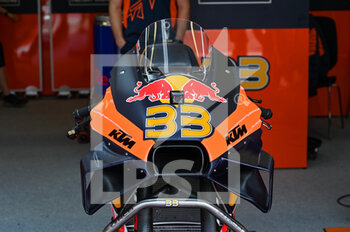 2022-05-28 - front detail of the bike's og Binder Brad Rsa Red Bull Ktm Factory Racing Ktm - 2022 GRAN PREMIO D’ITALIA OAKLEY QUALIFYING - MOTOGP - MOTORS