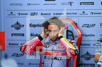 2022-05-28 - Bastianini Enea Ita Gresini Racing Motogp Ducati in the pits - 2022 GRAN PREMIO D’ITALIA OAKLEY QUALIFYING - MOTOGP - MOTORS