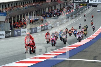 2022-08-21 - start race motogp austrian gp - CRYPTODATA MOTORRAD GRAND PRIX VON OSTERREICH RACE - MOTOGP - MOTORS