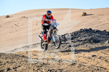 2022-01-01 - 84 Gregry Stuart (zaf), KTM 450 Rally Replica, Moto, Original by Motul, action during the Stage 1A of the Dakar Rally 2022 between Jeddah and Hail, on January 1st 2022 in Hail, Saudi Arabia - STAGE 1A OF THE DAKAR RALLY 2022 BETWEEN JEDDAH AND HAIL - RALLY - MOTORS