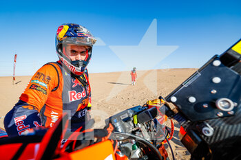 2022-01-01 - Benavides Kevin (arg), Red Bull KTM Factory Racing, KTM 450 Rally Factory Replica, Moto, W2RC, portrait during the Stage 1A of the Dakar Rally 2022 between Jeddah and Hail, on January 1st 2022 in Hail, Saudi Arabia - STAGE 1A OF THE DAKAR RALLY 2022 BETWEEN JEDDAH AND HAIL - RALLY - MOTORS
