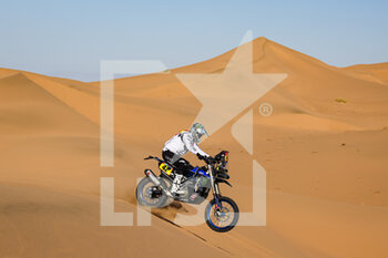 2022-01-01 - 42 Van Beveren Adrien (fra), Monster Energy Yamaha Rally Team, Yamaha WR450F, Moto, action during the Stage 1A of the Dakar Rally 2022 between Jeddah and Hail, on January 1st 2022 in Hail, Saudi Arabia - STAGE 1A OF THE DAKAR RALLY 2022 BETWEEN JEDDAH AND HAIL - RALLY - MOTORS