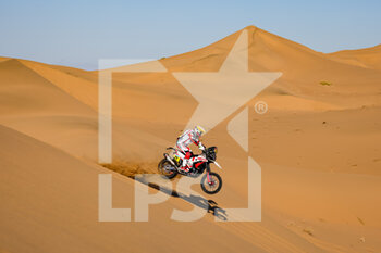 2022-01-01 - 27 Rodrigues Joaquim (prt), Hero Motorsports Team Rally, Hero 450 Rally, Moto, W2RC, Motul, action during the Stage 1A of the Dakar Rally 2022 between Jeddah and Hail, on January 1st 2022 in Hail, Saudi Arabia - STAGE 1A OF THE DAKAR RALLY 2022 BETWEEN JEDDAH AND HAIL - RALLY - MOTORS
