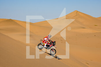 2022-01-01 - 04 Sanders Daniel (aus), GasGas Factory Racing, KTM 450 Rally Factory Replica, Moto, W2RC, action during the Stage 1A of the Dakar Rally 2022 between Jeddah and Hail, on January 1st 2022 in Hail, Saudi Arabia - STAGE 1A OF THE DAKAR RALLY 2022 BETWEEN JEDDAH AND HAIL - RALLY - MOTORS