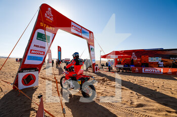 2022-01-01 - 02 Brabec Ricky (usa), Monster Energy Honda Team 2022, Honda CRF 450 Rally, Moto, Motul, action during the Stage 1A of the Dakar Rally 2022 between Jeddah and Hail, on January 1st 2022 in Hail, Saudi Arabia - STAGE 1A OF THE DAKAR RALLY 2022 BETWEEN JEDDAH AND HAIL - RALLY - MOTORS
