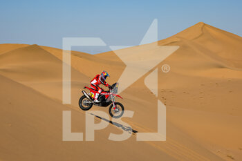 2022-01-01 - 03 Sunderland Sam (aus), GasGas Factory Racing, KTM 450 Rally Factory Replica, Moto, W2RC, action during the Stage 1A of the Dakar Rally 2022 between Jeddah and Hail, on January 1st 2022 in Hail, Saudi Arabia - STAGE 1A OF THE DAKAR RALLY 2022 BETWEEN JEDDAH AND HAIL - RALLY - MOTORS