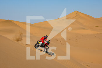 2022-01-01 - 02 Brabec Ricky (usa), Monster Energy Honda Team 2022, Honda CRF 450 Rally, Moto, Motul, action during the Stage 1A of the Dakar Rally 2022 between Jeddah and Hail, on January 1st 2022 in Hail, Saudi Arabia - STAGE 1A OF THE DAKAR RALLY 2022 BETWEEN JEDDAH AND HAIL - RALLY - MOTORS