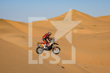 2022-01-01 - 01 Benavides Kevin (arg), Red Bull KTM Factory Racing, KTM 450 Rally Factory Replica, Moto, W2RC, action during the Stage 1A of the Dakar Rally 2022 between Jeddah and Hail, on January 1st 2022 in Hail, Saudi Arabia - STAGE 1A OF THE DAKAR RALLY 2022 BETWEEN JEDDAH AND HAIL - RALLY - MOTORS