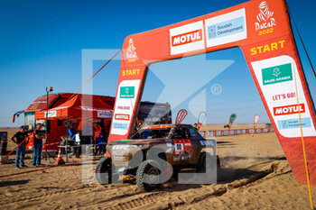 2022-01-01 - Electrical at DSS during the Stage 1A of the Dakar Rally 2022 between Jeddah and Hail, on January 1st 2022 in Hail, Saudi Arabia - STAGE 1A OF THE DAKAR RALLY 2022 BETWEEN JEDDAH AND HAIL - RALLY - MOTORS