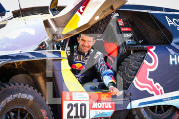2022-01-01 - Despres Cyril (fra), PH Sport, Abu Dhabi Racing, Peugeot 3008 DKR, Auto FIA T1/T2, portrait during the Stage 1A of the Dakar Rally 2022 between Jeddah and Hail, on January 1st 2022 in Hail, Saudi Arabia - STAGE 1A OF THE DAKAR RALLY 2022 BETWEEN JEDDAH AND HAIL - RALLY - MOTORS