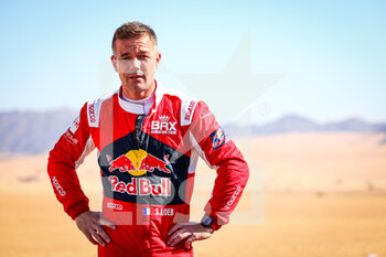 2022-01-01 - Loeb Sébastien (fra), Bahrain Raid Xtreme, BRX Prodrive Hunter T1+, Auto FIA T1/T2, portrait during the Stage 1A of the Dakar Rally 2022 between Jeddah and Hail, on January 1st 2022 in Hail, Saudi Arabia - STAGE 1A OF THE DAKAR RALLY 2022 BETWEEN JEDDAH AND HAIL - RALLY - MOTORS