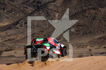 2022-01-01 - 205 Al Rajhi Yazeed (sau), Orr Michael (gbr), Overdrive Toyota, Toyota Hilux Overdrive, Auto FIA T1/T2, W2RC, action during the Stage 1A of the Dakar Rally 2022 between Jeddah and Hail, on January 1st 2022 in Hail, Saudi Arabia - STAGE 1A OF THE DAKAR RALLY 2022 BETWEEN JEDDAH AND HAIL - RALLY - MOTORS