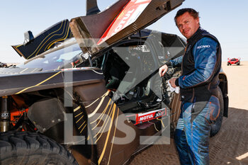 2022-01-01 - Chicherit Guerlain (fra), GCK Motorsport, GCK Thunder, Auto FIA T1/T2, W2RC, Motul, portrait during the Stage 1A of the Dakar Rally 2022 between Jeddah and Hail, on January 1st 2022 in Hail, Saudi Arabia - STAGE 1A OF THE DAKAR RALLY 2022 BETWEEN JEDDAH AND HAIL - RALLY - MOTORS