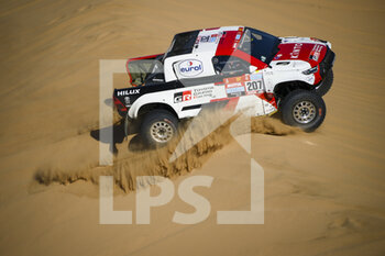 2022-01-01 - 207 De Villiers Giniel (zaf), Murphy Dennis (zaf), Toyota Gazoo Racing, Toyota GR DKR Hilux T1+, Auto FIA T1/T2, action during the Stage 1A of the Dakar Rally 2022 between Jeddah and Hail, on January 1st 2022 in Hail, Saudi Arabia - STAGE 1A OF THE DAKAR RALLY 2022 BETWEEN JEDDAH AND HAIL - RALLY - MOTORS